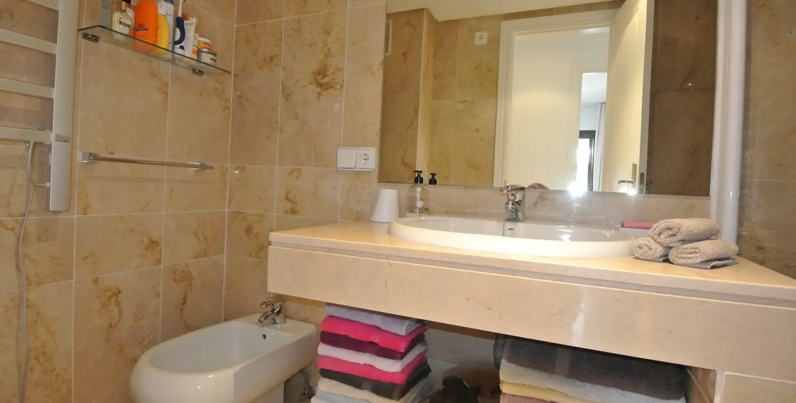 Sale of middle floor apartment in The Golden Mile 18