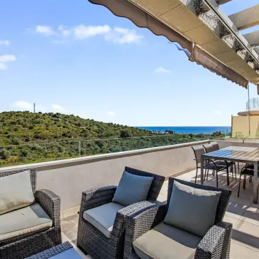 Продажа двухуровневого пентхауса в Estepona