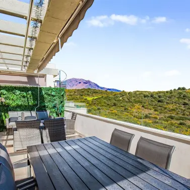 Продажа двухуровневого пентхауса в Estepona