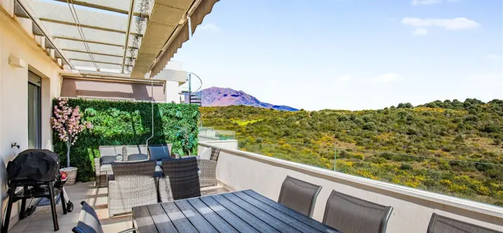 Продажа двухуровневого пентхауса в Estepona 1