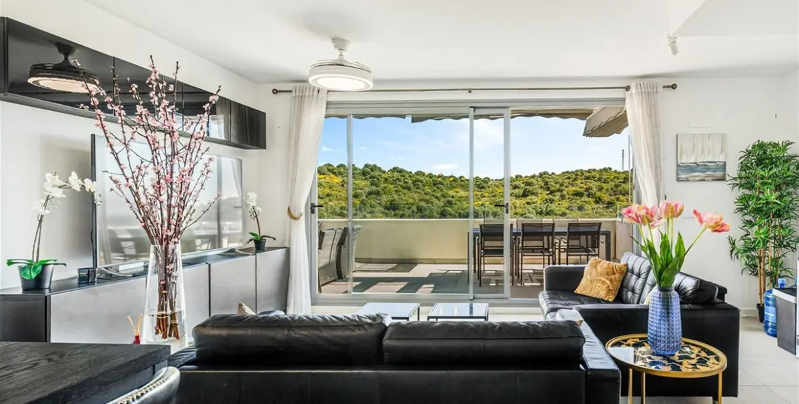 Продажа двухуровневого пентхауса в Estepona 3