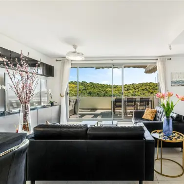 Продажа двухуровневого пентхауса в Estepona