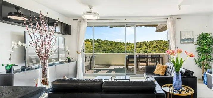 Продажа двухуровневого пентхауса в Estepona 2