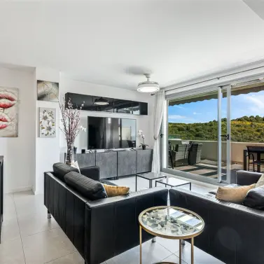 Продажа двухуровневого пентхауса в Estepona