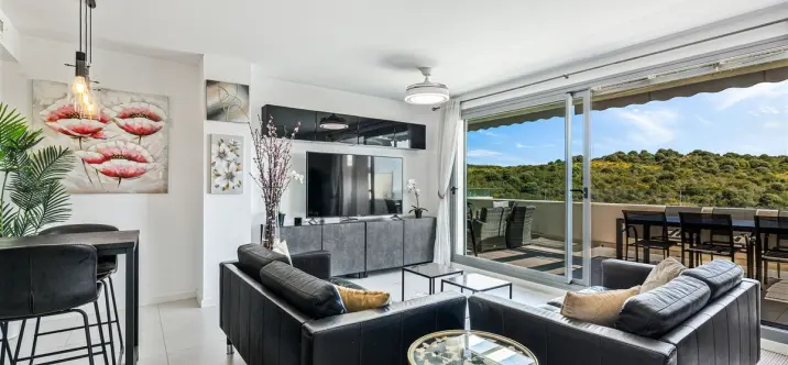 Продажа двухуровневого пентхауса в Estepona 4