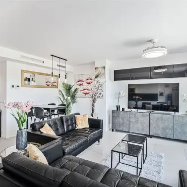 Продажа двухуровневого пентхауса в Estepona