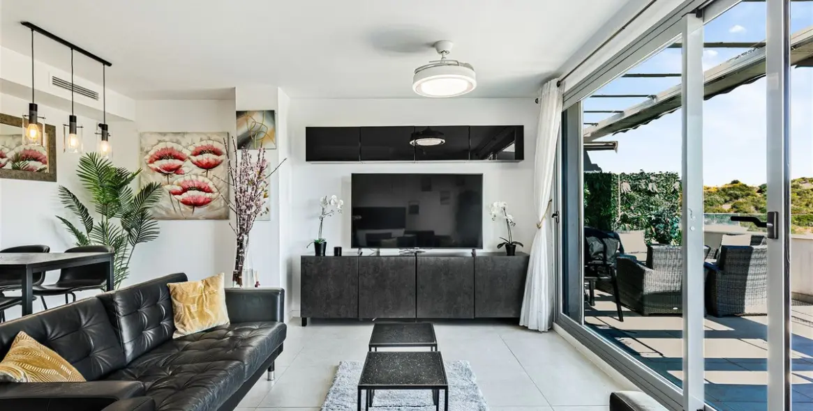 Продажа двухуровневого пентхауса в Estepona 7