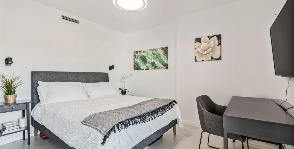 Продажа двухуровневого пентхауса в Estepona 18