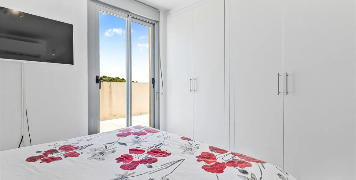 Продажа двухуровневого пентхауса в Estepona 26