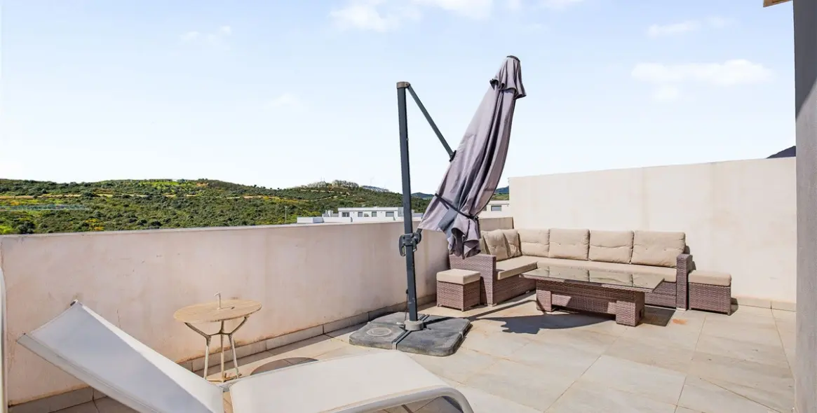 Продажа двухуровневого пентхауса в Estepona 28