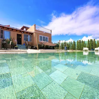 Sale of detached villa in Estepona