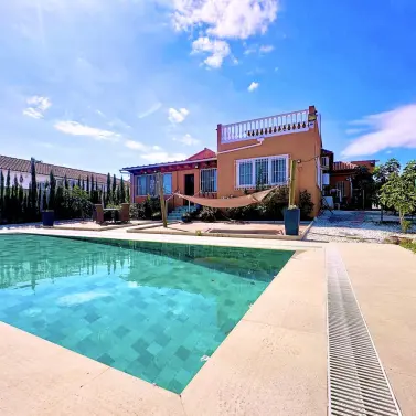 Sale of detached villa in Estepona