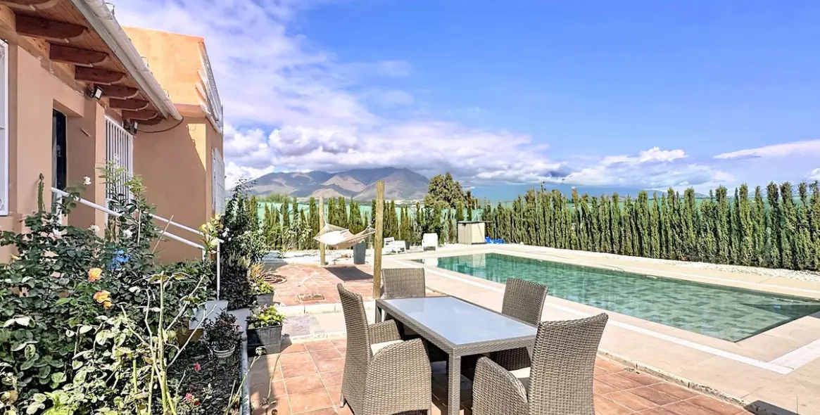 Sale of detached villa in Estepona 5