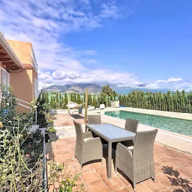 Sale of detached villa in Estepona