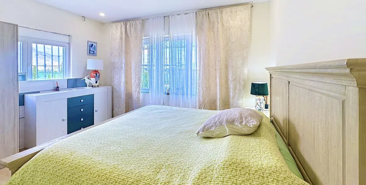 Sale of detached villa in Estepona 8