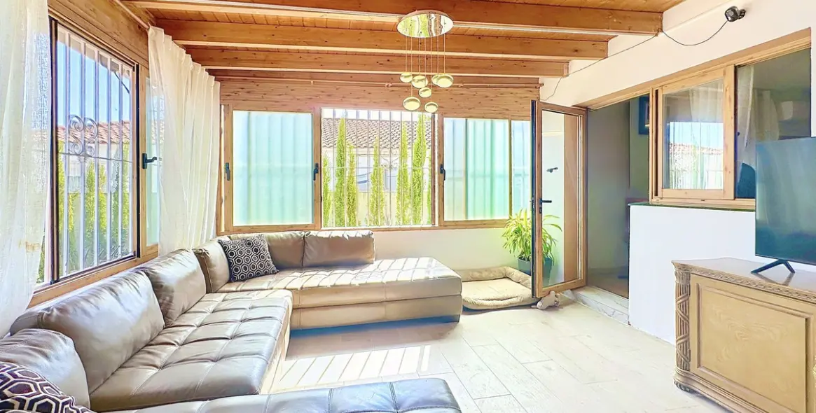 Sale of detached villa in Estepona 12