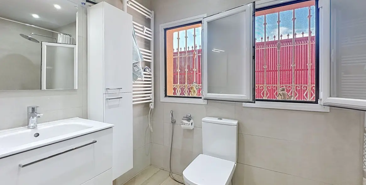 Sale of detached villa in Estepona 15