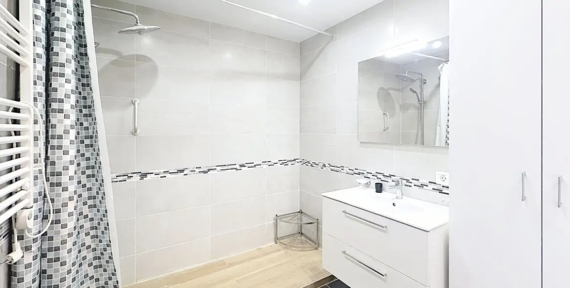 Sale of detached villa in Estepona 17