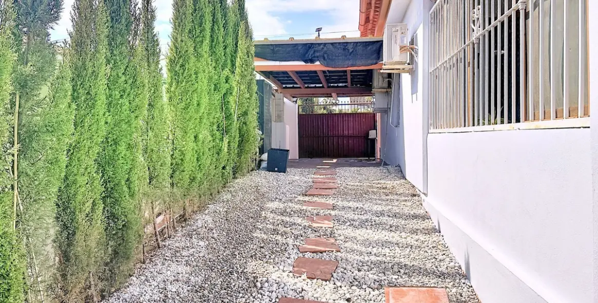 Sale of detached villa in Estepona 23