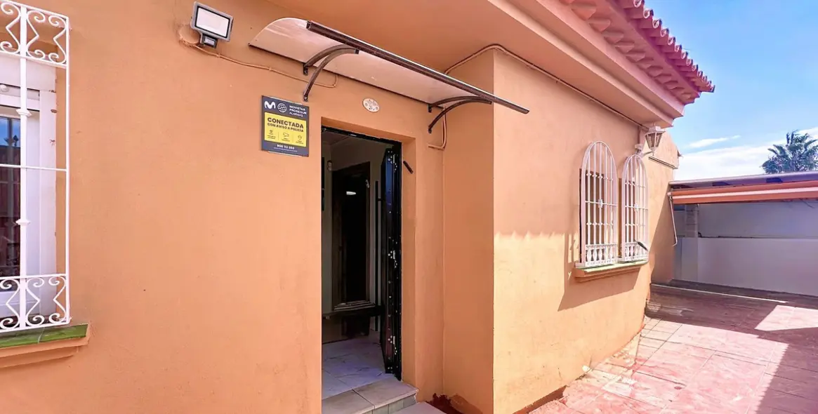 Sale of detached villa in Estepona 28