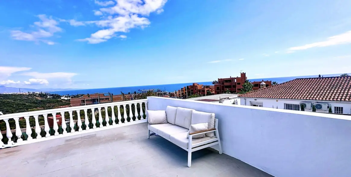 Sale of detached villa in Estepona 31