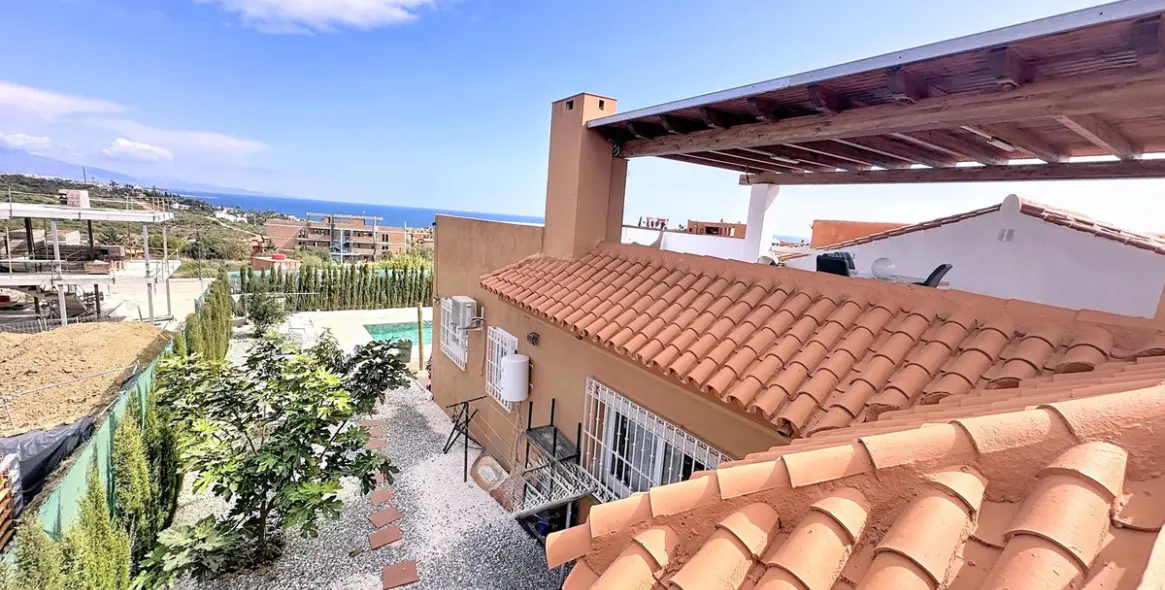 Sale of detached villa in Estepona 39