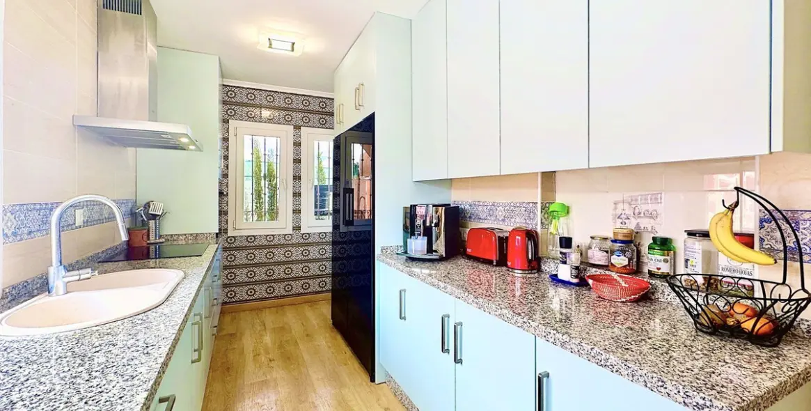 Sale of detached villa in Estepona 43