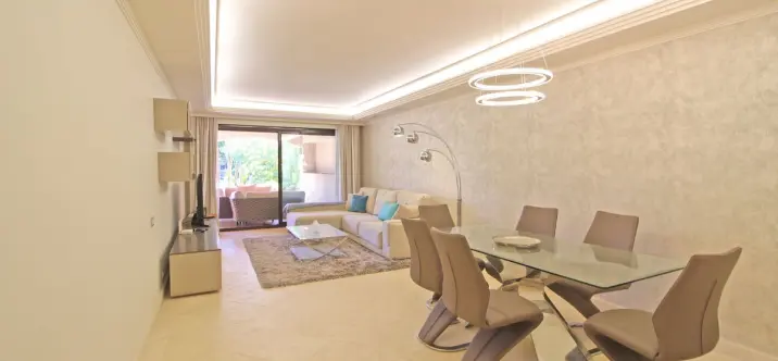 Продажа апартаментов на первом этаже в Guadalmina Baja 1