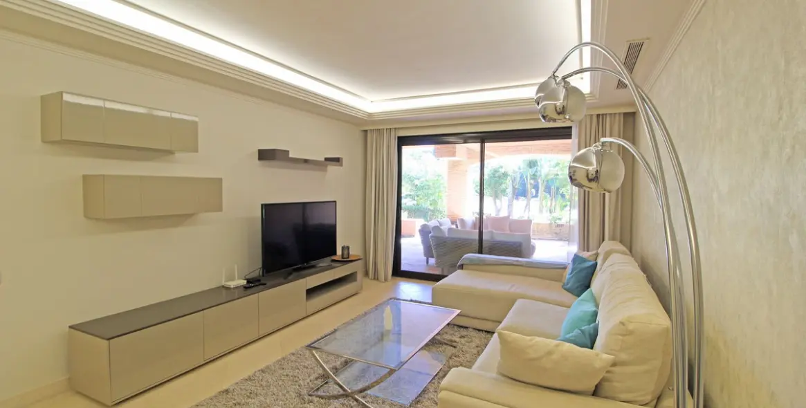 Продажа апартаментов на первом этаже в Guadalmina Baja 3