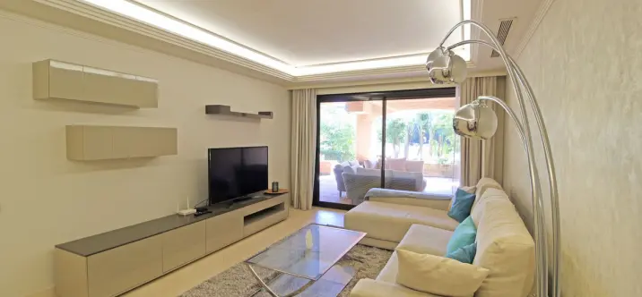 Продажа апартаментов на первом этаже в Guadalmina Baja 2