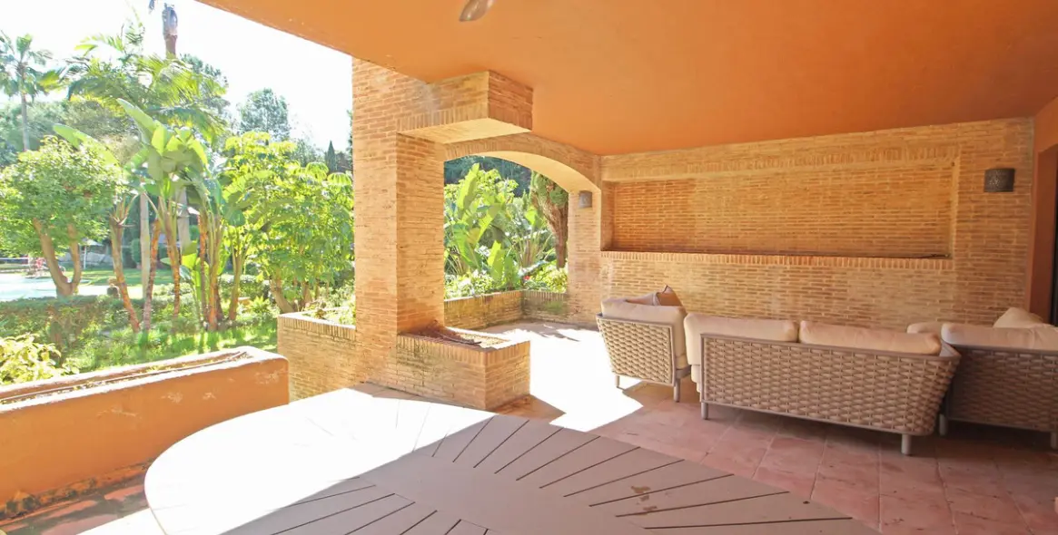 Продажа апартаментов на первом этаже в Guadalmina Baja 5