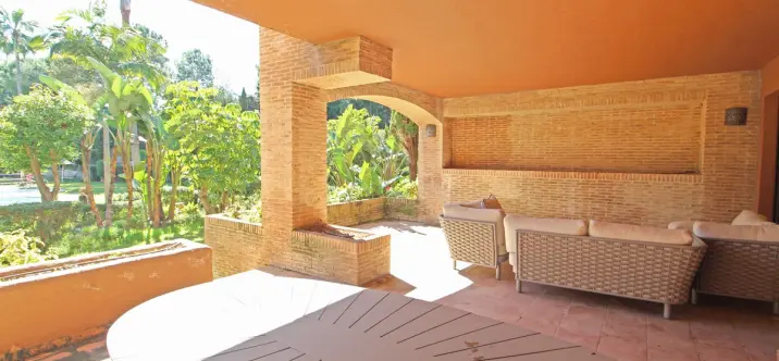 Продажа апартаментов на первом этаже в Guadalmina Baja 4