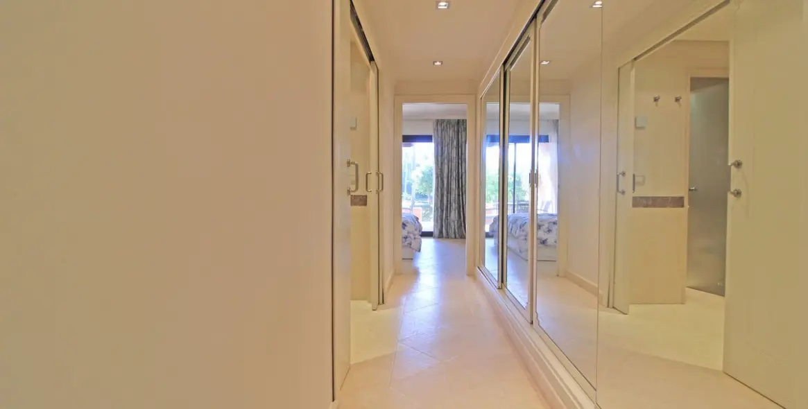 Продажа апартаментов на первом этаже в Guadalmina Baja 13