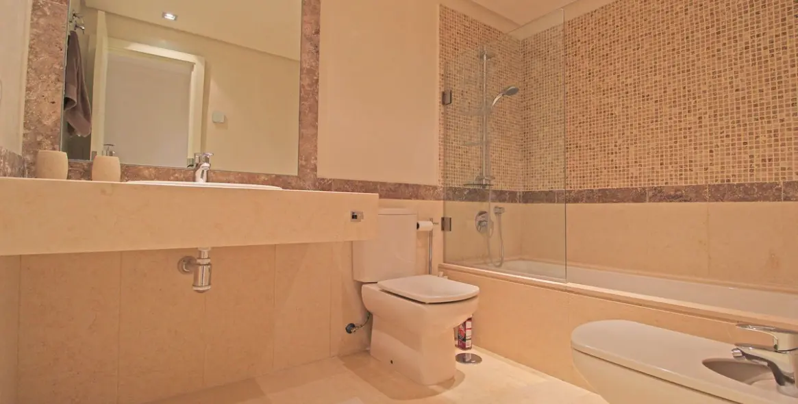 Продажа апартаментов на первом этаже в Guadalmina Baja 16