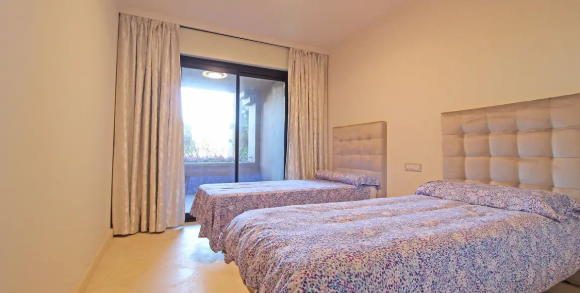 Продажа апартаментов на первом этаже в Guadalmina Baja 17