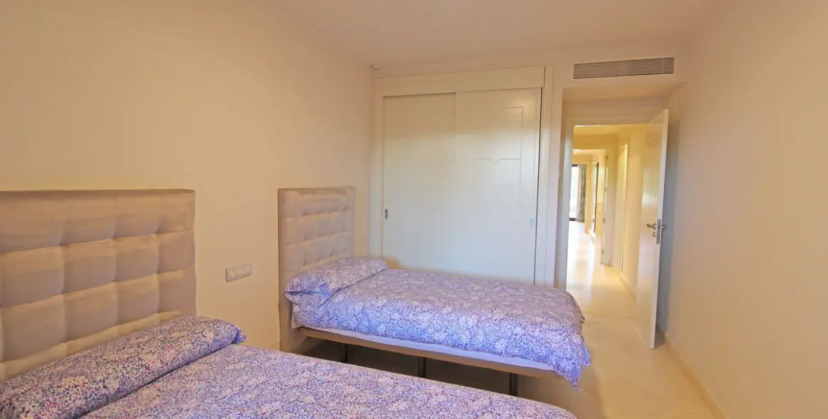 Продажа апартаментов на первом этаже в Guadalmina Baja 18