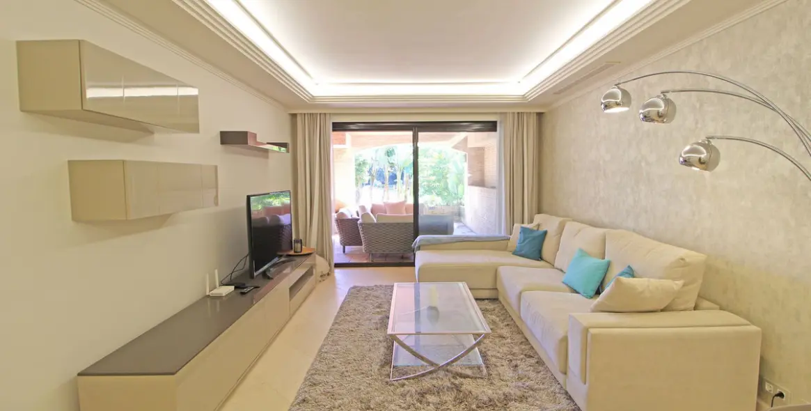 Продажа апартаментов на первом этаже в Guadalmina Baja 21