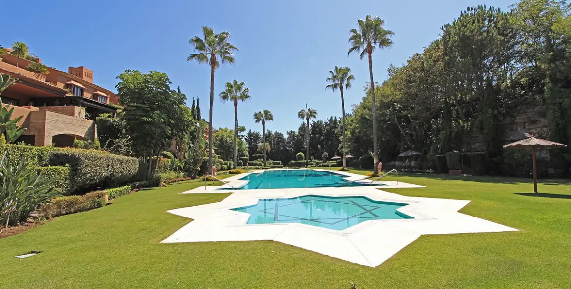 Продажа апартаментов на первом этаже в Guadalmina Baja 22