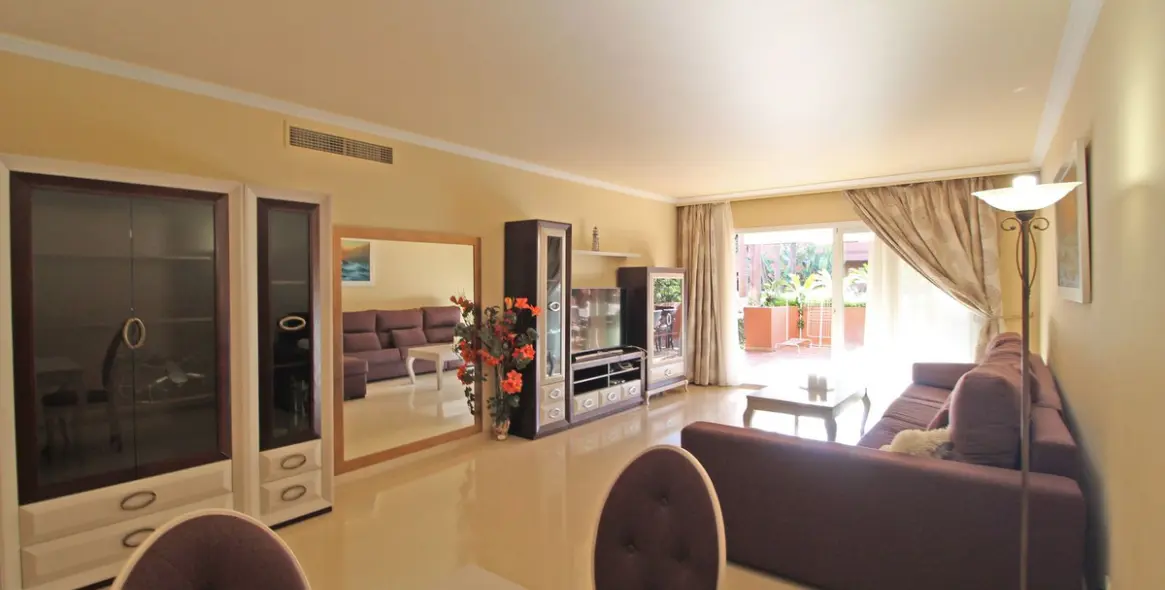 Sale of ground floor apartment in Puerto Banús 3