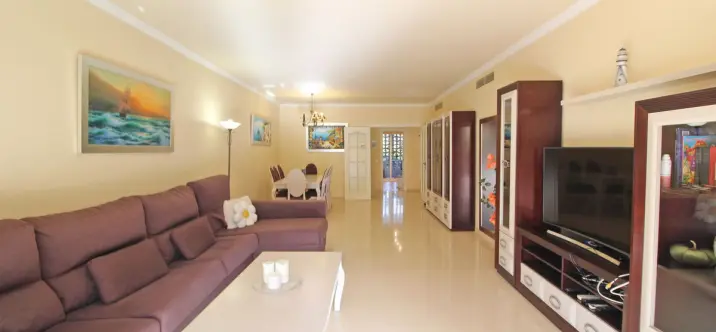 Venta de apartamento en planta baja en Puerto Banús 3