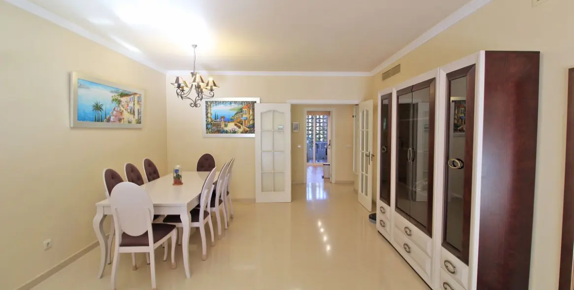 Sale of ground floor apartment in Puerto Banús 5