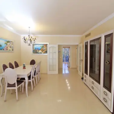 Venta de apartamento en planta baja en Puerto Banús