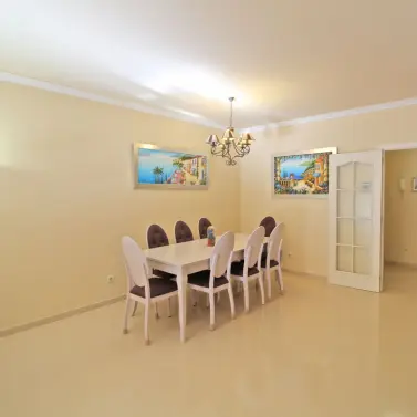 Venta de apartamento en planta baja en Puerto Banús