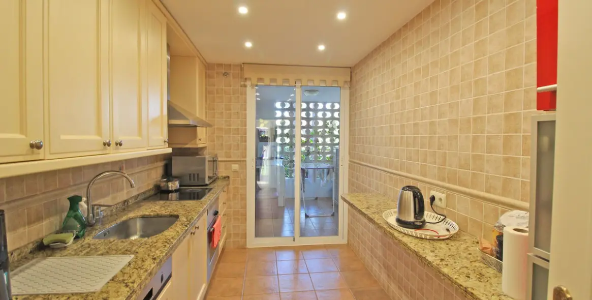 Sale of ground floor apartment in Puerto Banús 7