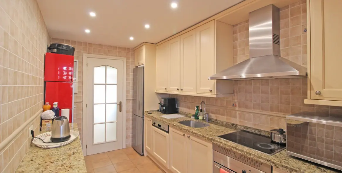 Sale of ground floor apartment in Puerto Banús 8