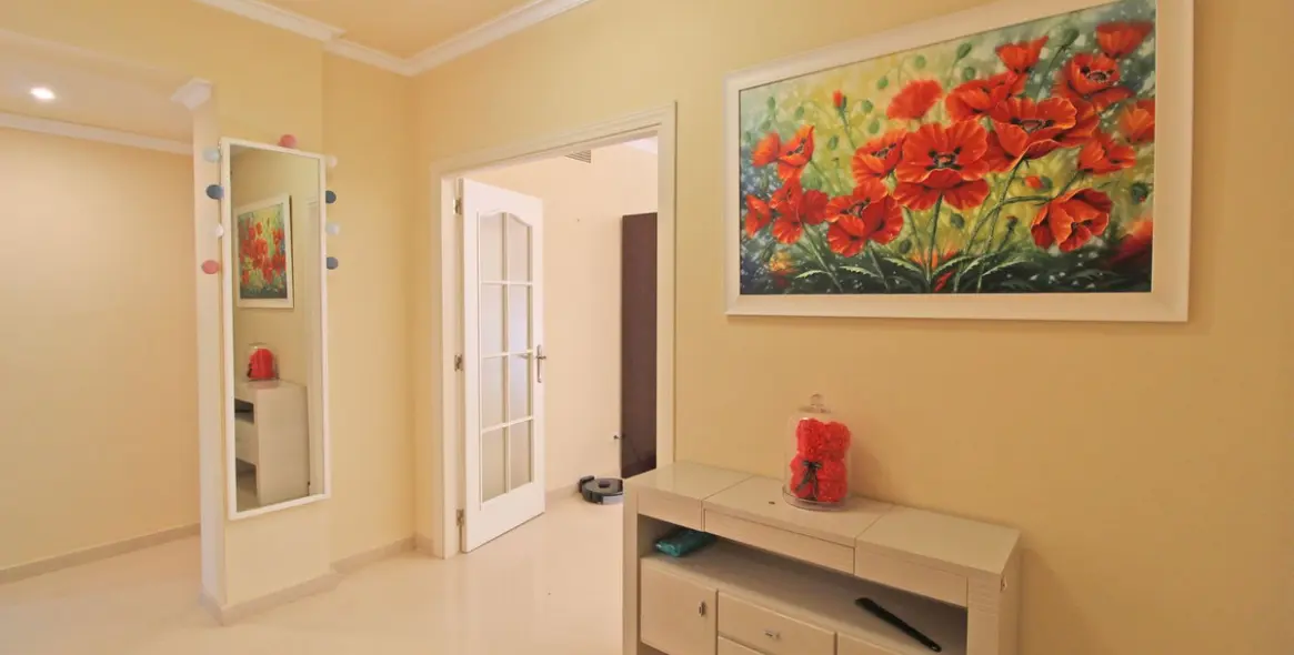 Sale of ground floor apartment in Puerto Banús 9