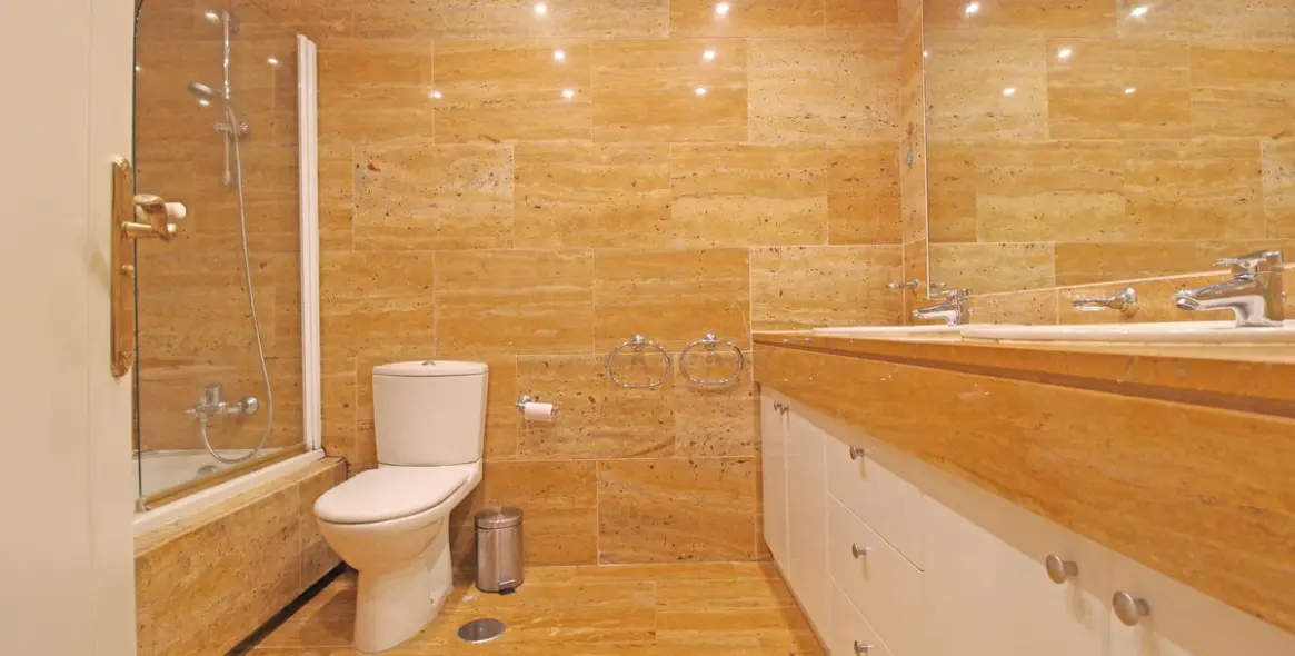 Sale of ground floor apartment in Puerto Banús 14