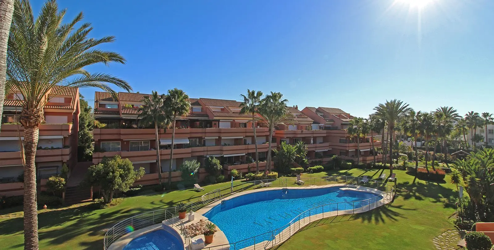 Продажа апартаментов на первом этаже в Puerto Banús 1