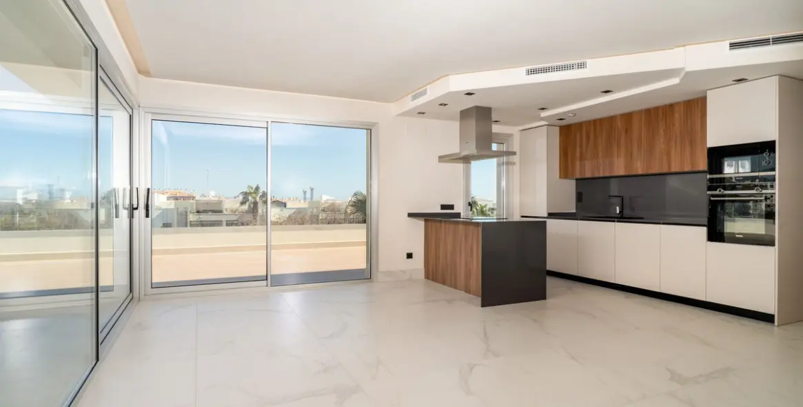 Sale of penthouse in San Pedro de Alcántara 2