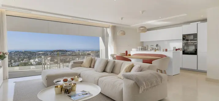 Sale of penthouse duplex in Nueva Andalucía 0